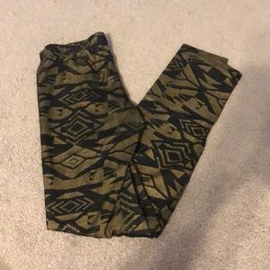 Black and gold tribal leggings